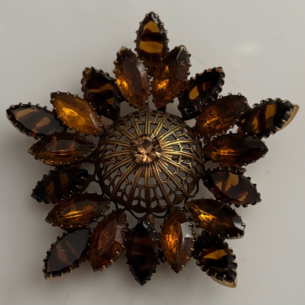 Vintage Delizza & Elster Topaz Brown Rhinestone Brooch Pin Filigree Dome